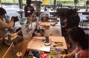 丸手印靴工房、八幡靴工房